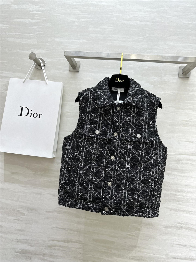 D10r woven down vest