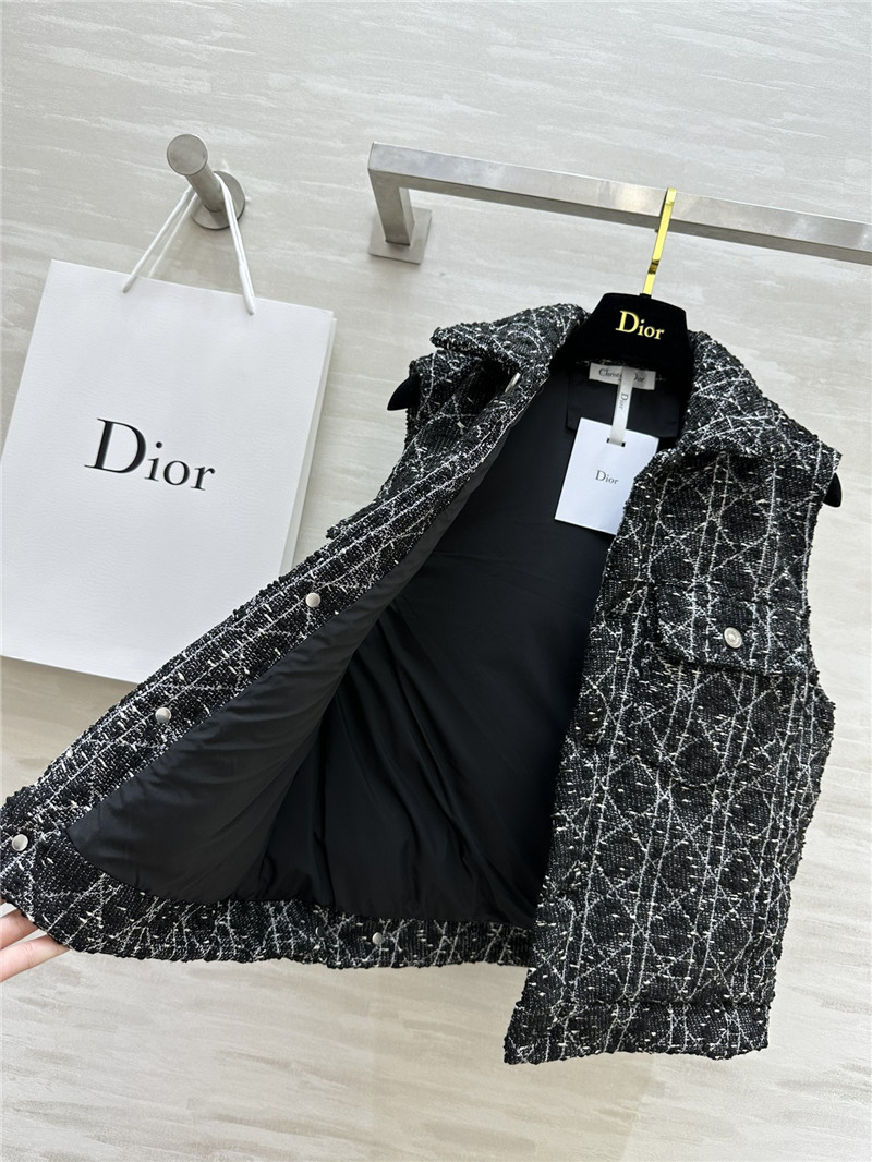 D10r woven down vest