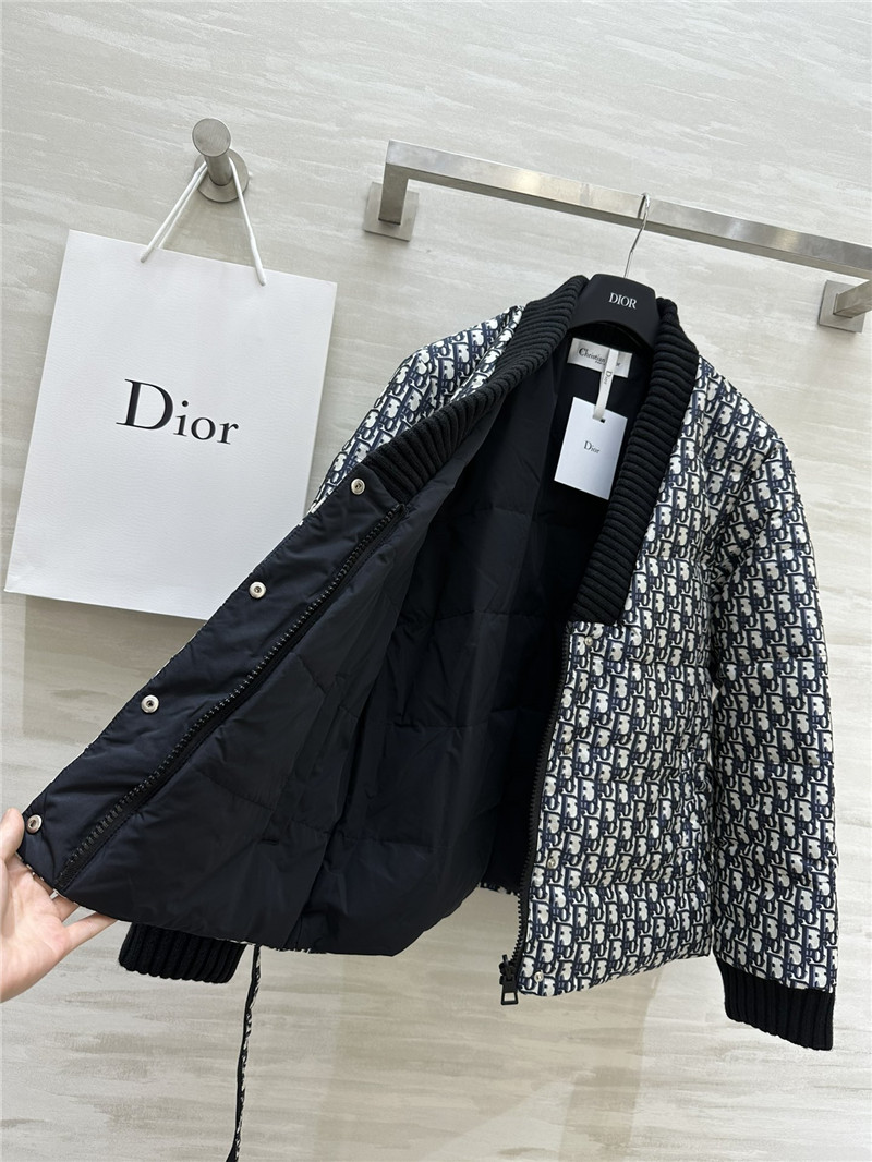 D10r reversible down jacket