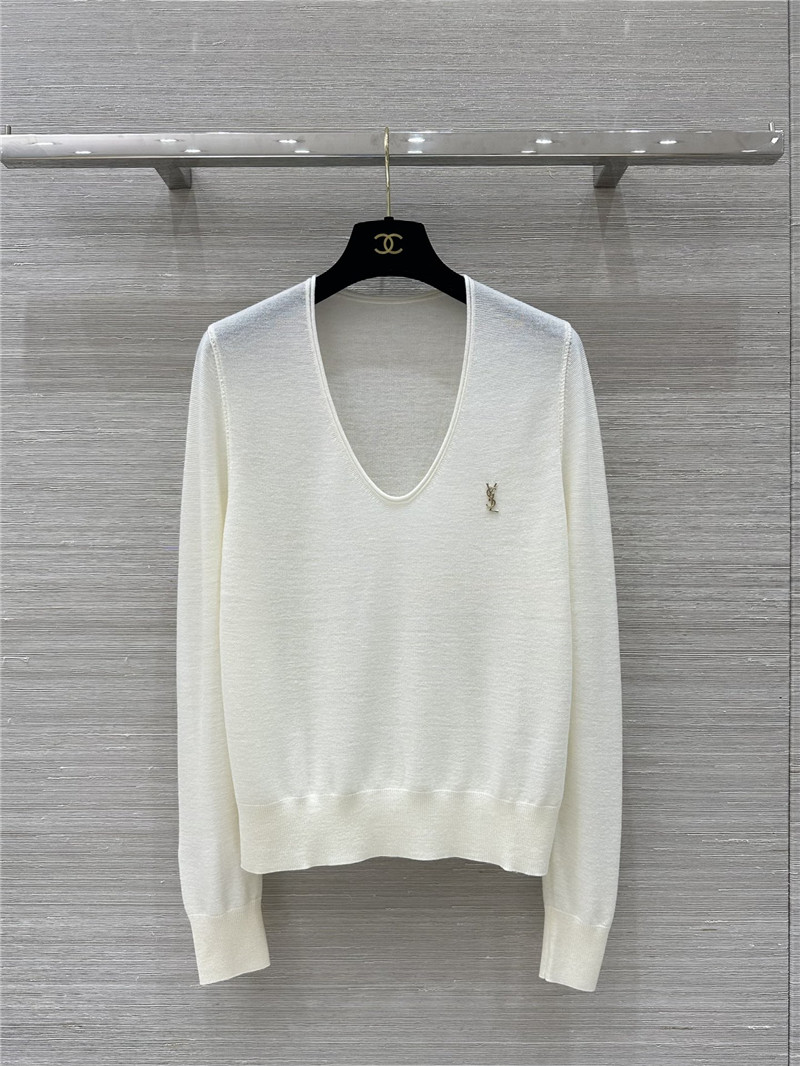 Y51 v-neck wool base top