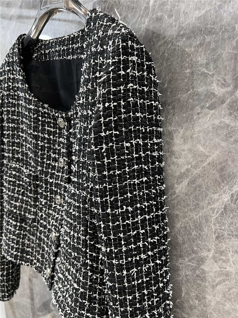 Ch**el short coat