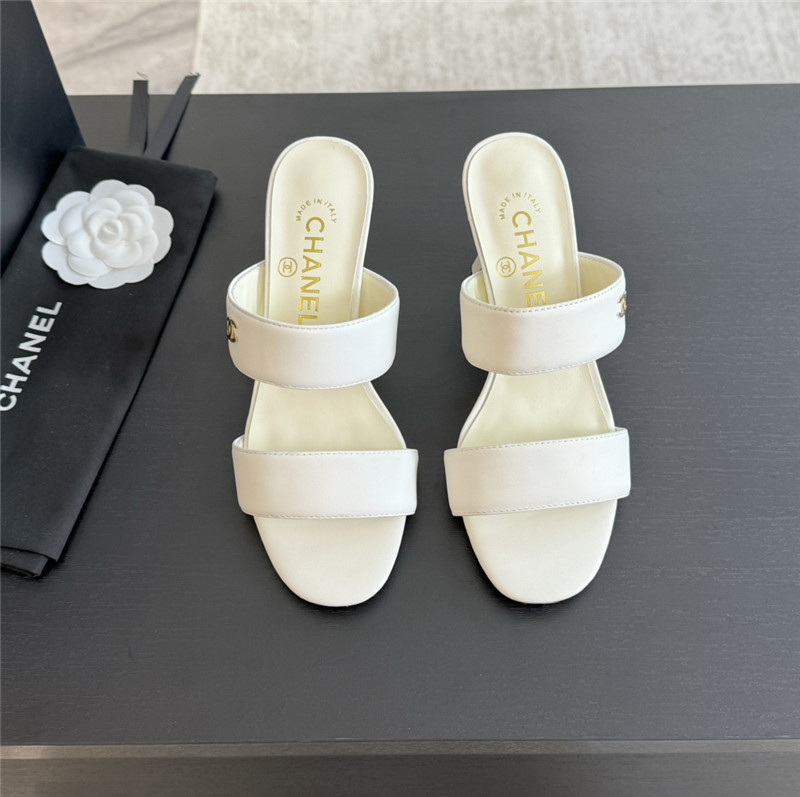 Ch**el pearl heel white smooth leather mules