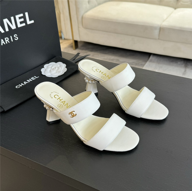 Ch**el pearl heel white smooth leather mules