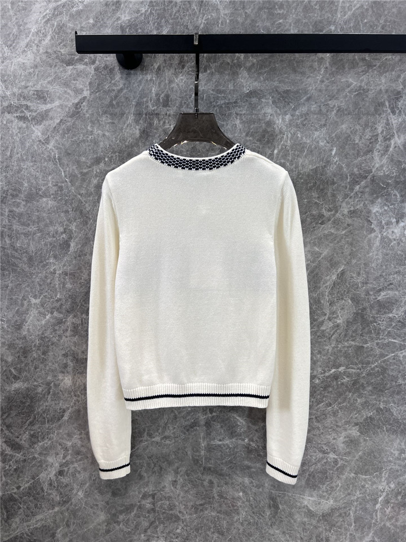 D10r logo trim contrast knit sweater in white