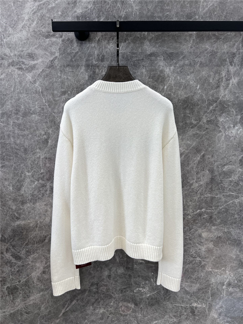 Gvc*1 intarsia-logo wool sweater in white