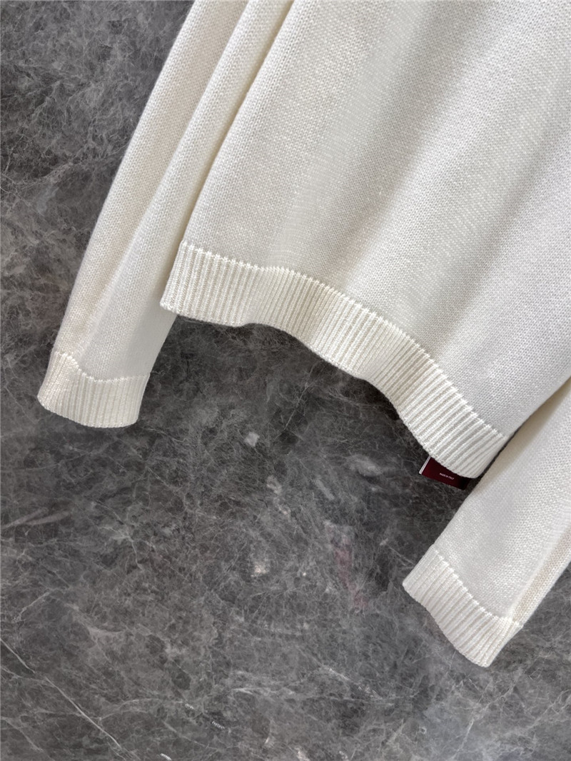 Gvc*1 intarsia-logo wool sweater in white