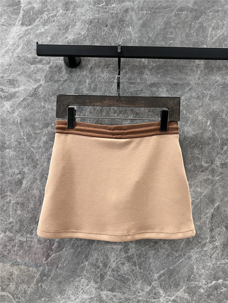 M1um1u sweatshirt + short skirt set