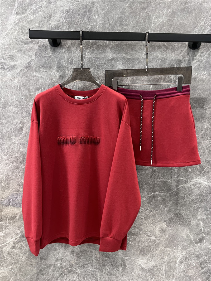 M1um1u sweatshirt + short skirt set