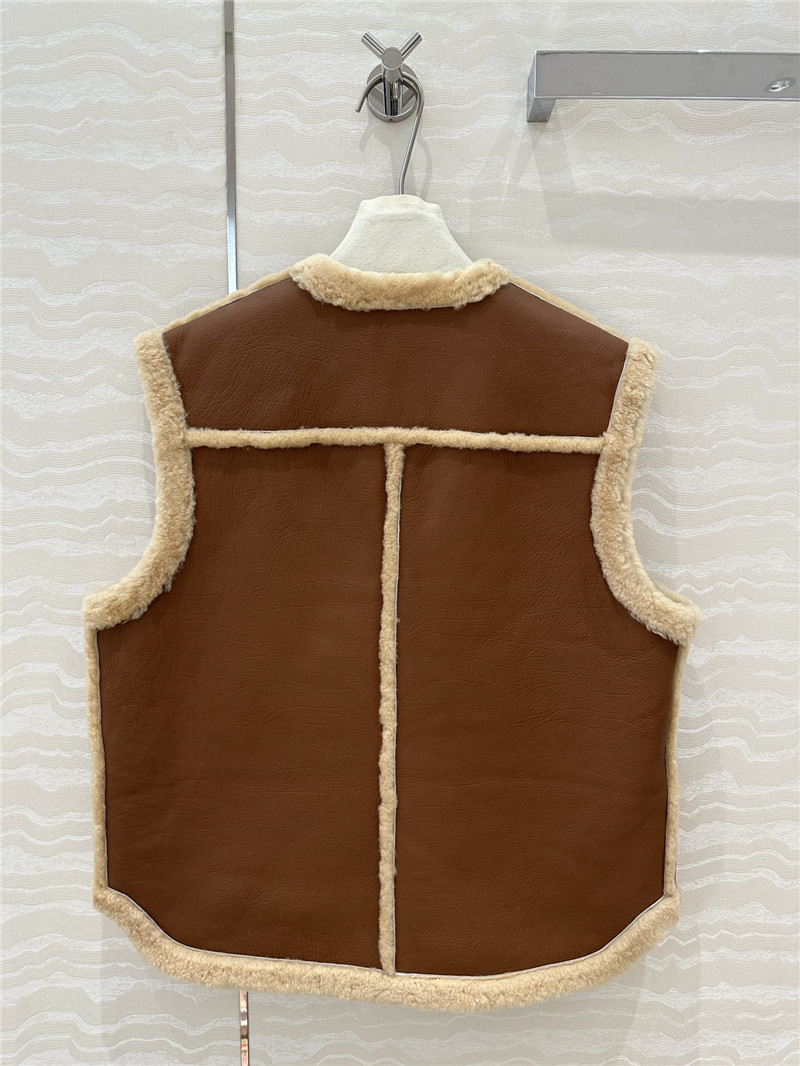 Ce1i*e fur vest