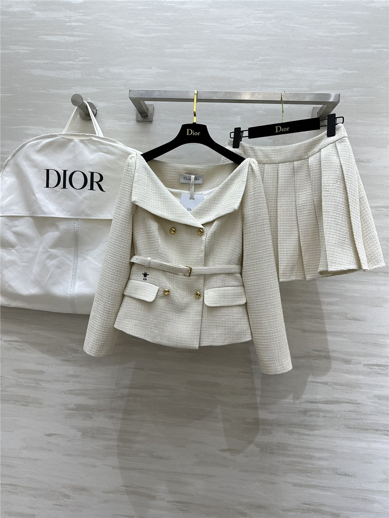 D10r woven suit