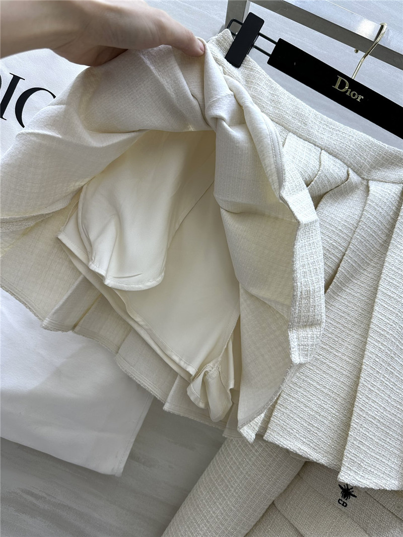 D10r woven suit