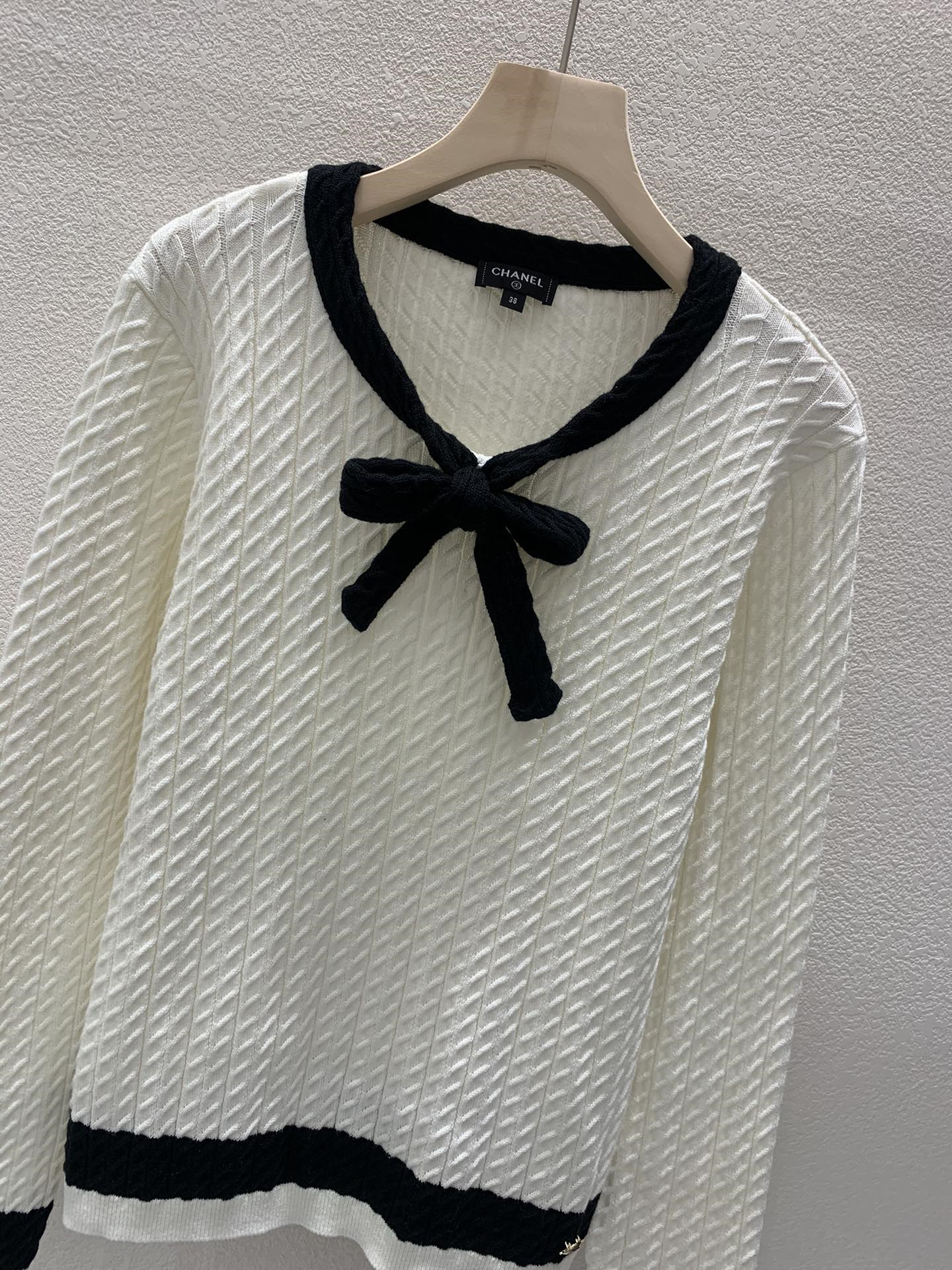 Ch**el contrast bow tie neck sweater in white