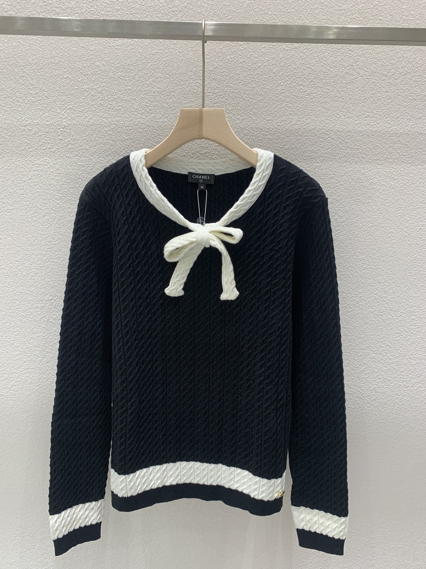 Ch**el contrast bow tie neck sweater in black
