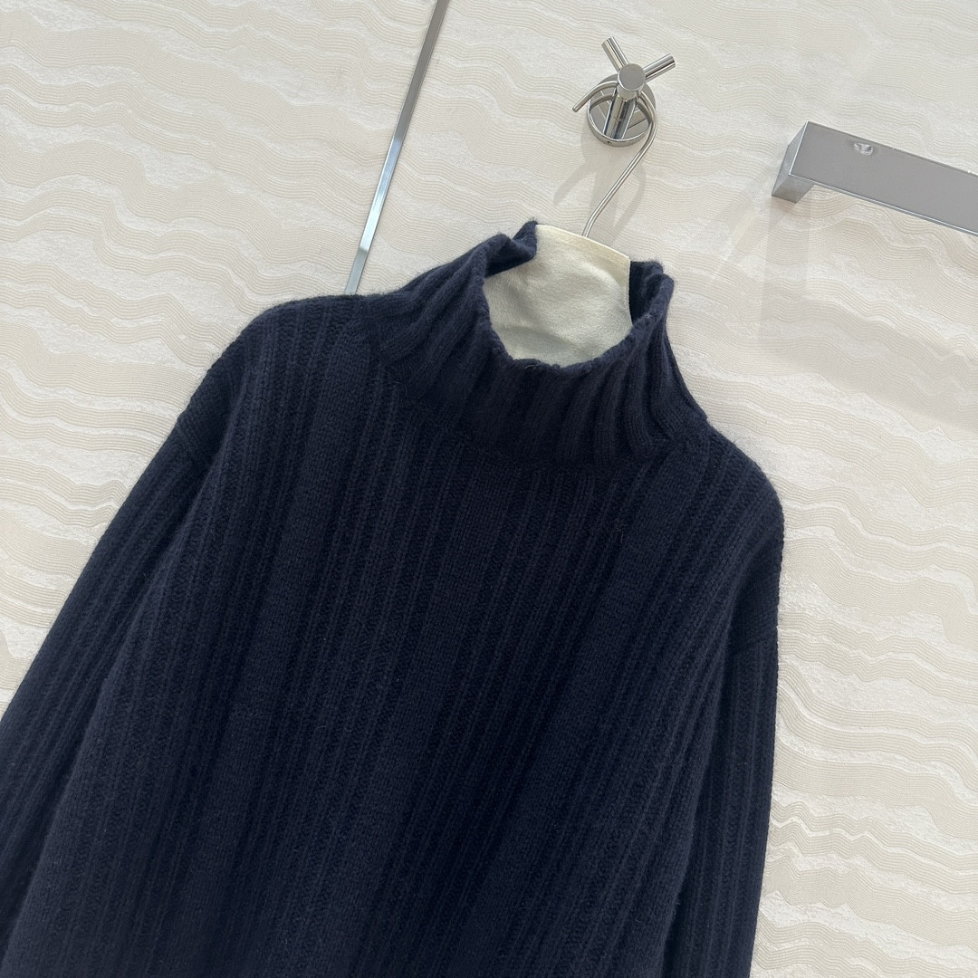 Vanitoo Vitalba Navy Turtleneck Sweater