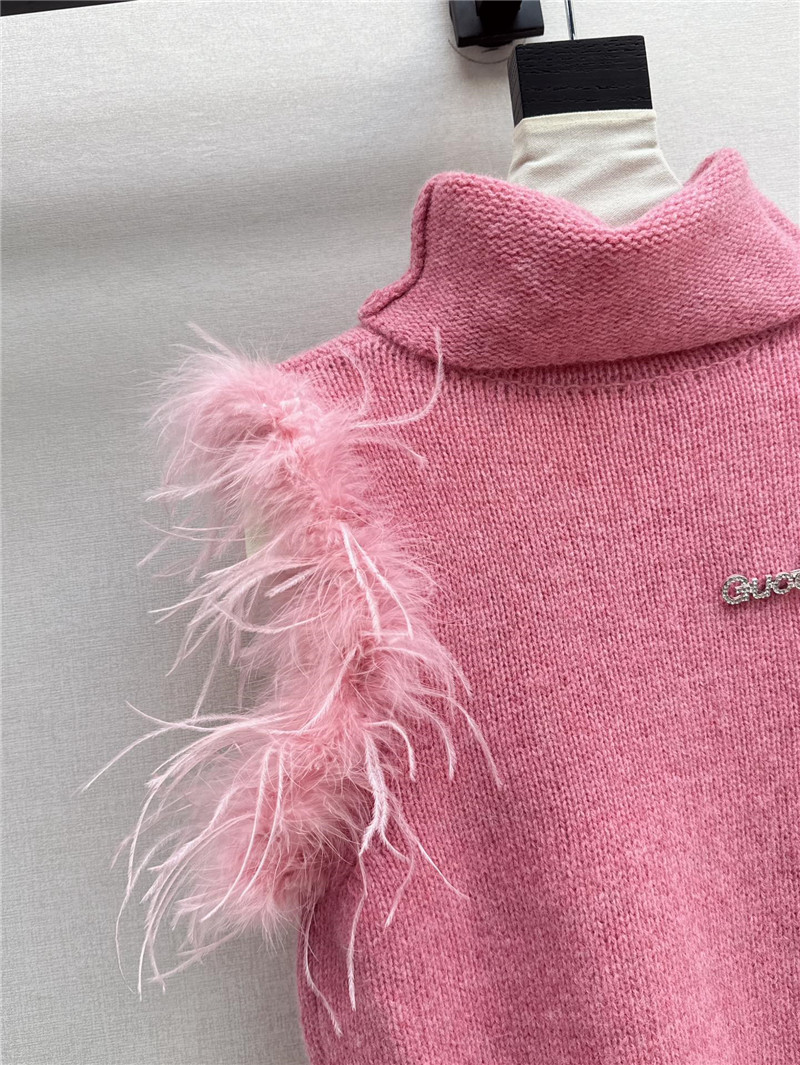 Gvc*1 fur trim sleeveless turtleneck top pink