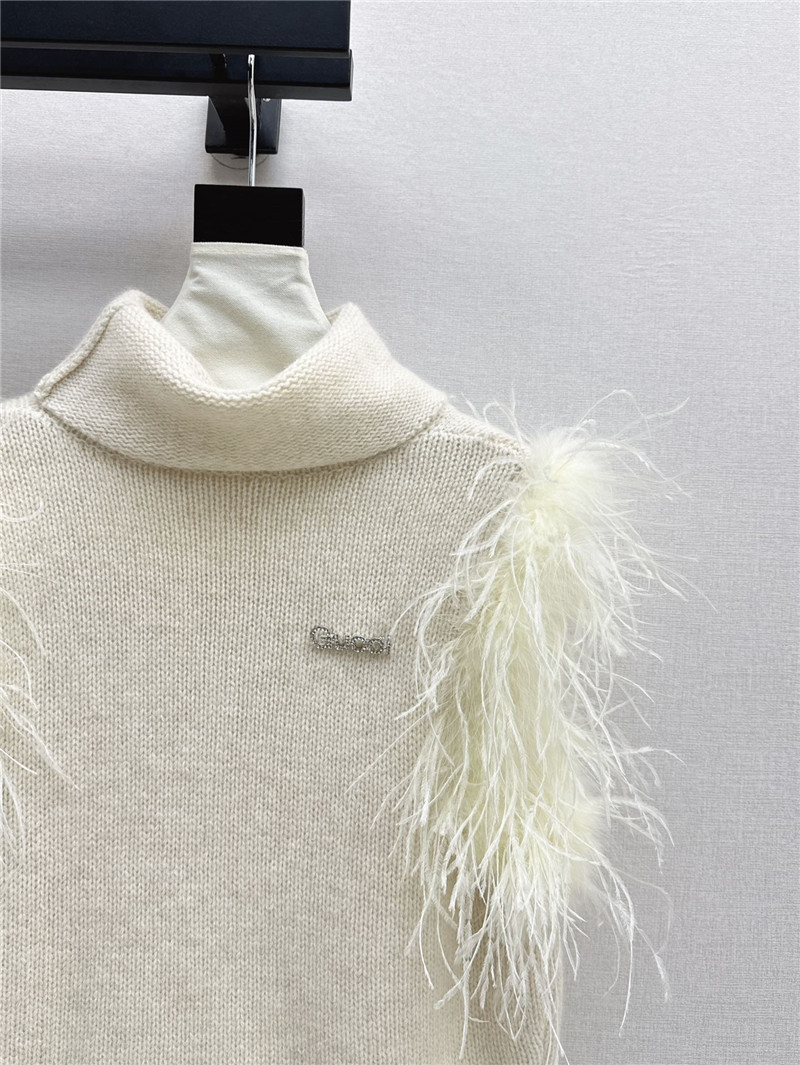 Gvc*1 fur trim sleeveless turtleneck top white