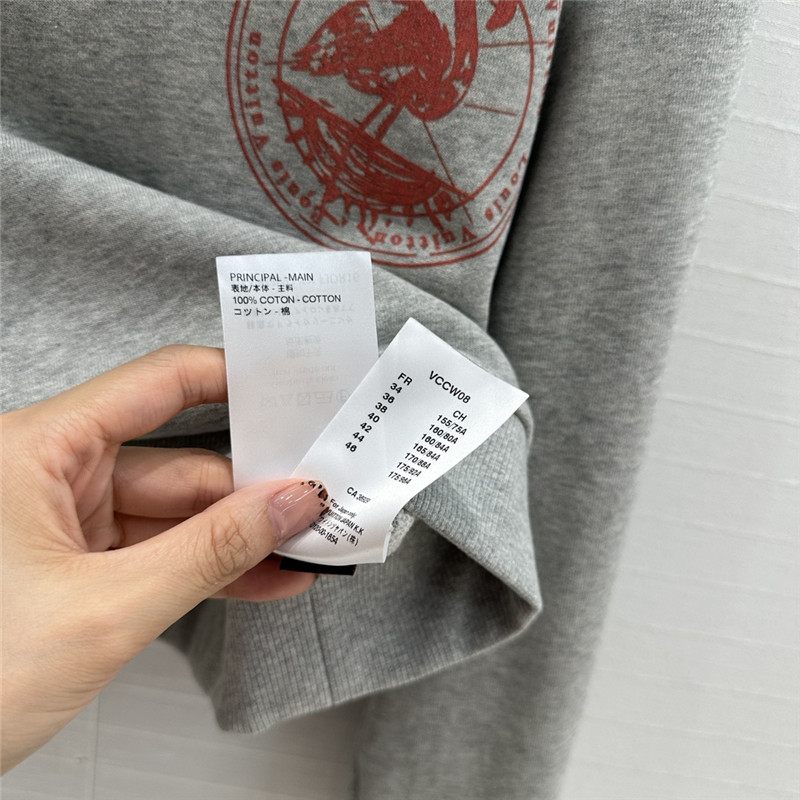 l0vis Vvtt0n travel stamp cropped hoodie grey