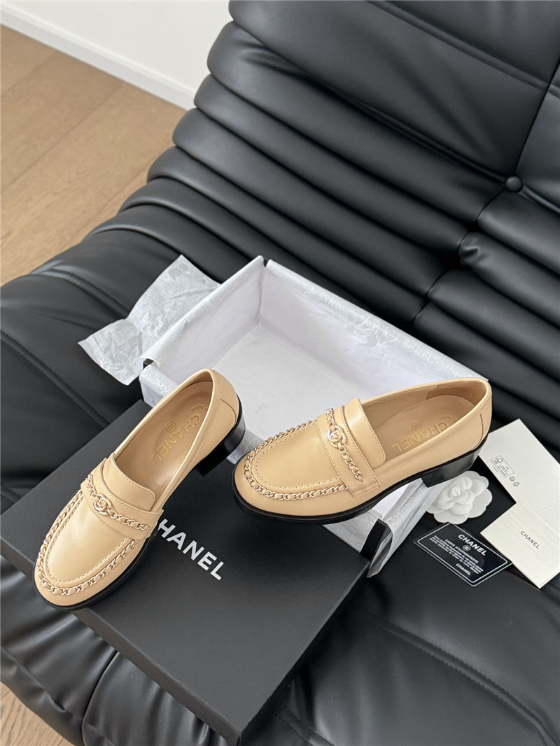 Ch**el chain loafers in beige smooth leather