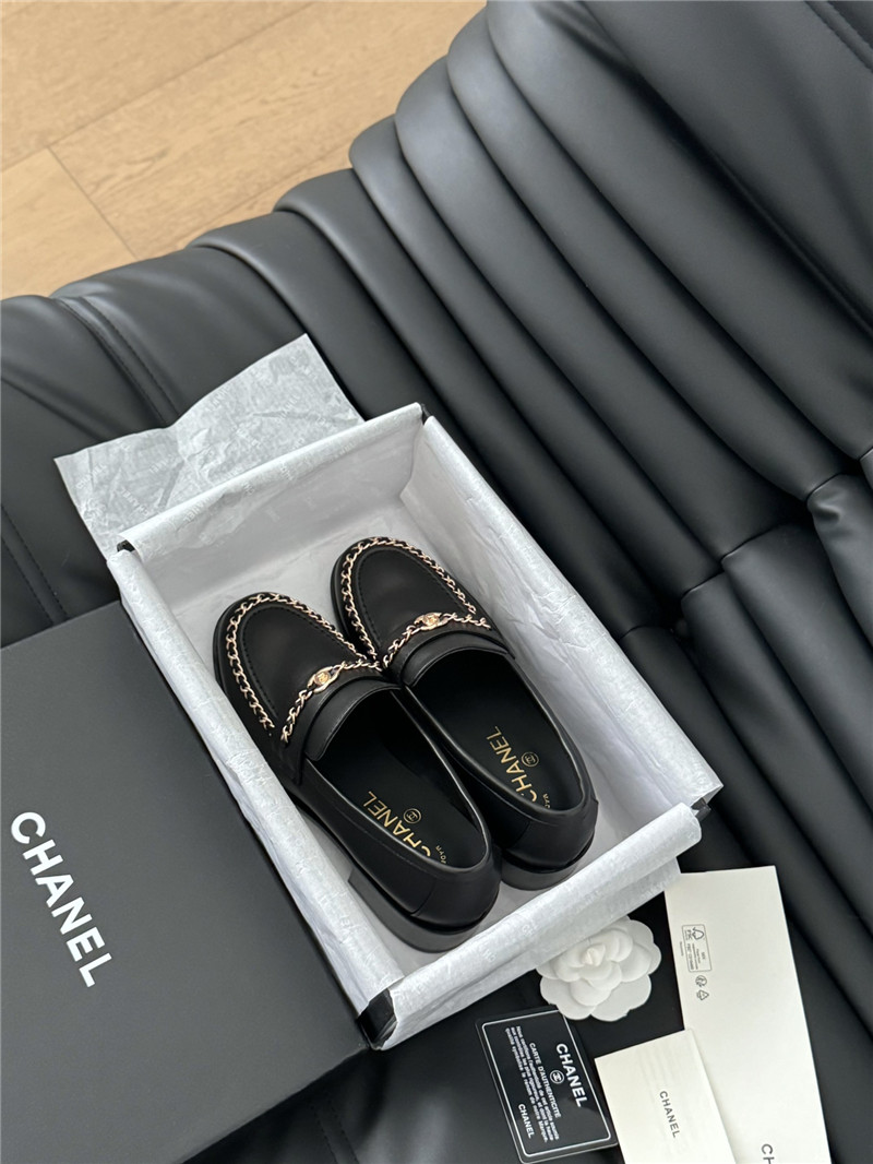 Ch**el chain loafers in black smooth leather