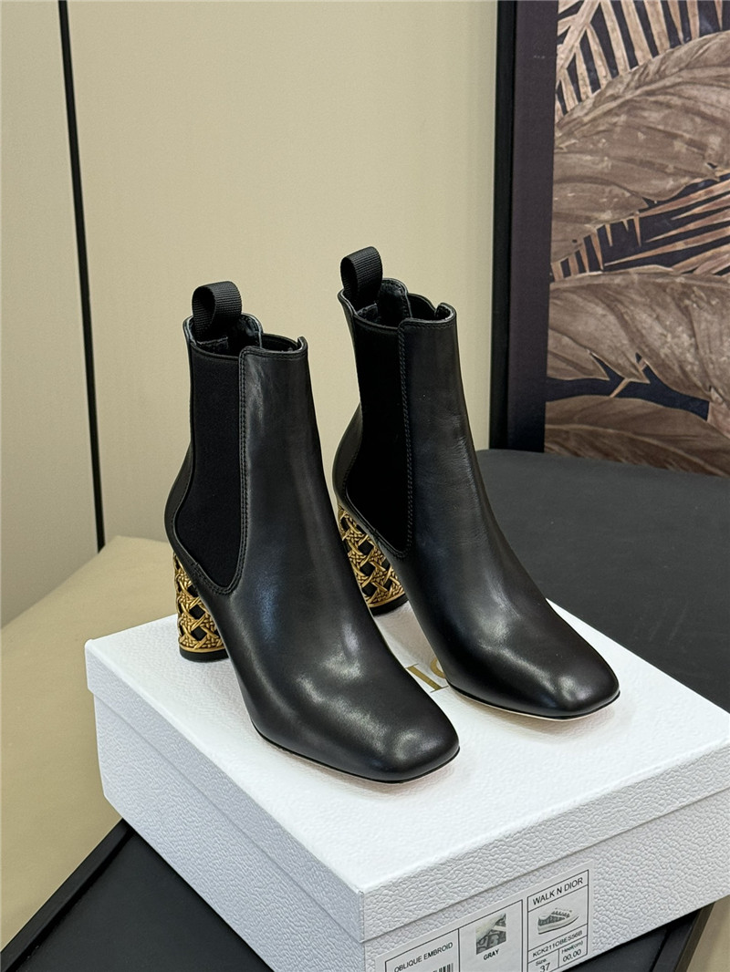 D10r icon heeled ankle boot black suede goatskin