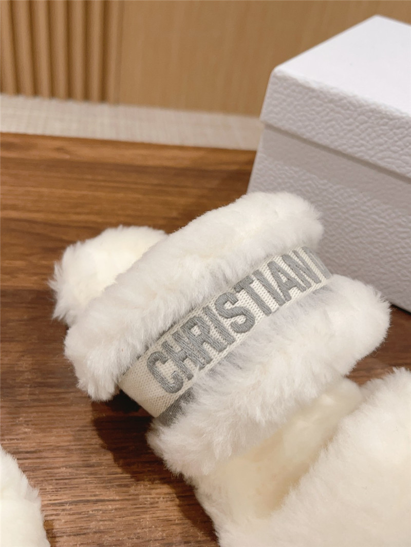 D10r white/grey shearling chez moi flat slides