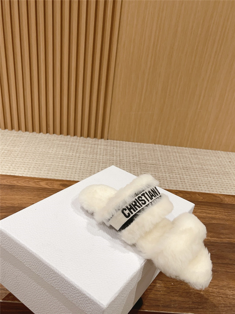 D10r shearling chez moi flat slides white/black