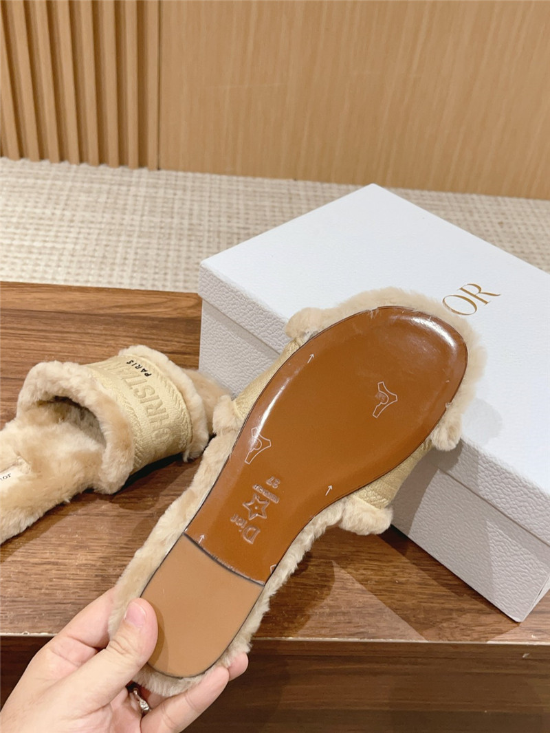 D10r shearling canvas dway slides beige