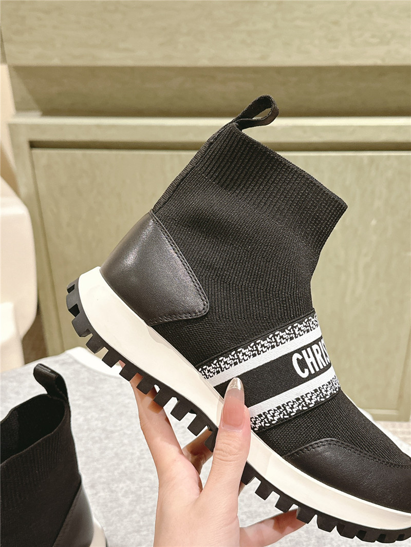 D10r sock shoes