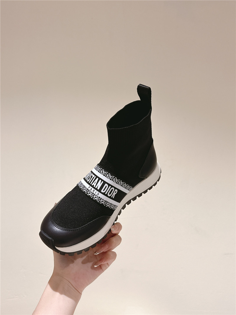 D10r sock shoes