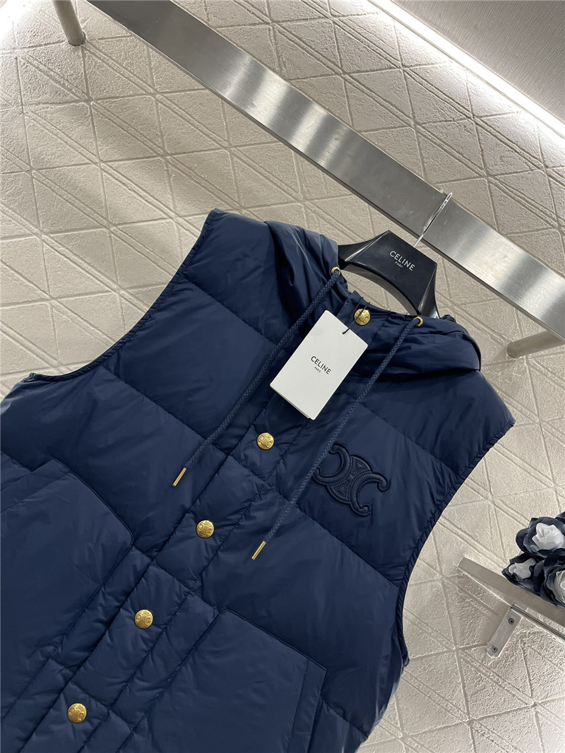Ce1i*e hooded padded vest