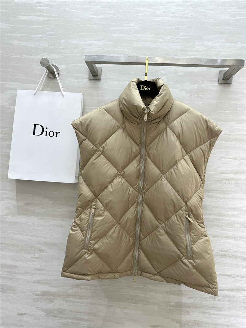 D10r quilted down vest