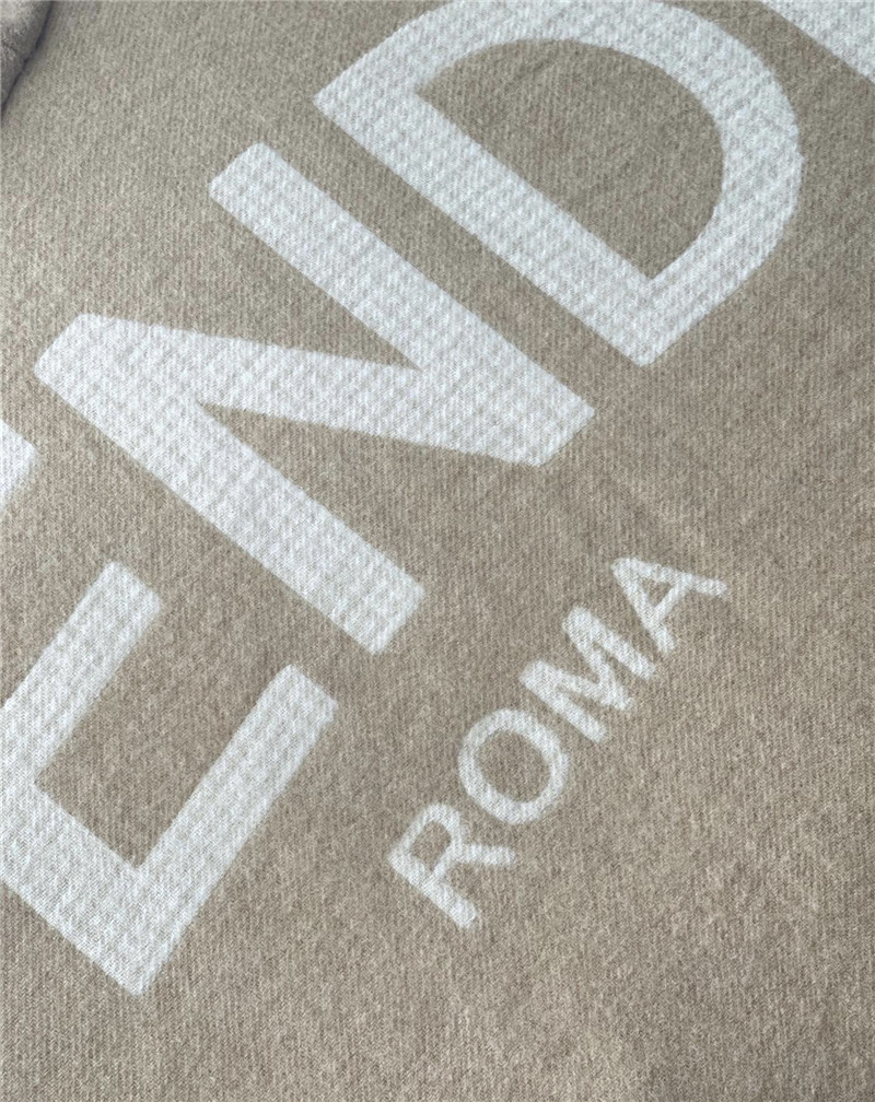 F**di roman check cape