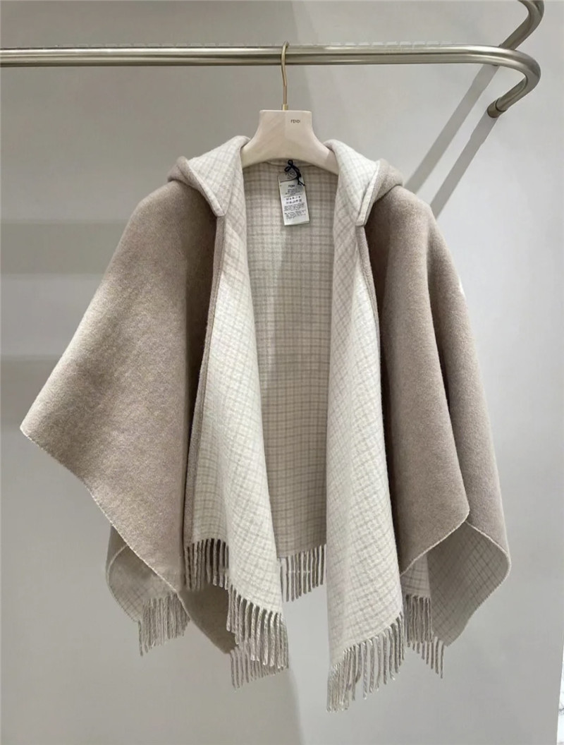 F**di roman check cape