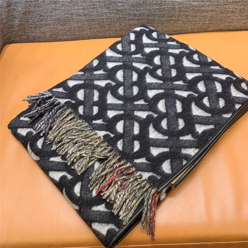 Bv*b*rry jacquard cape