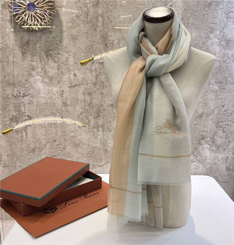 L0r0 P1ana ring velvet scarf