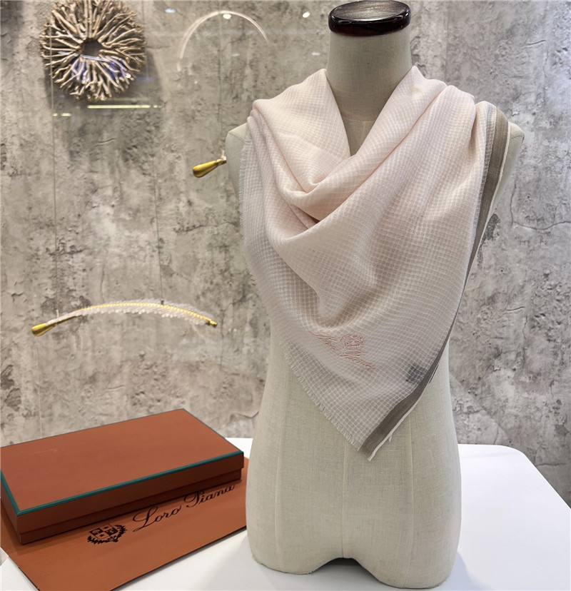 L0r0 P1ana ring velvet scarf