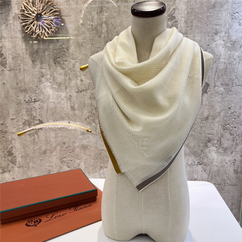 L0r0 P1ana ring velvet scarf