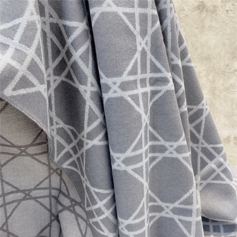 D10r cannage print shawl