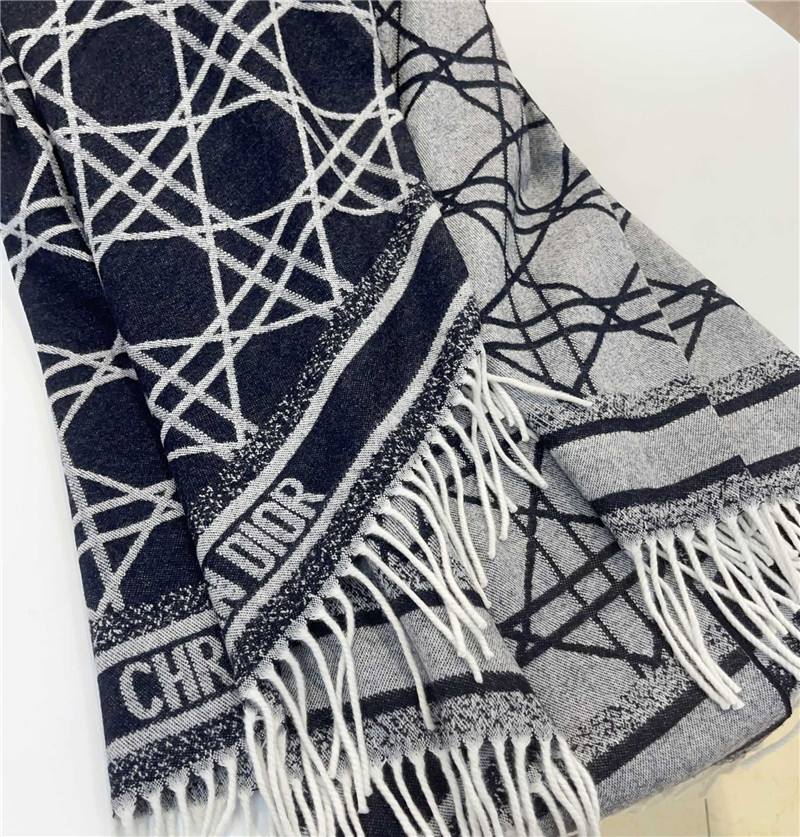 D10r cannage print shawl