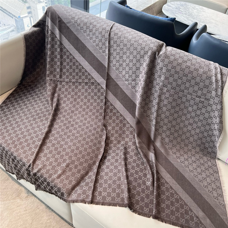 Gvc*1 letter jacquard two-tone shawl