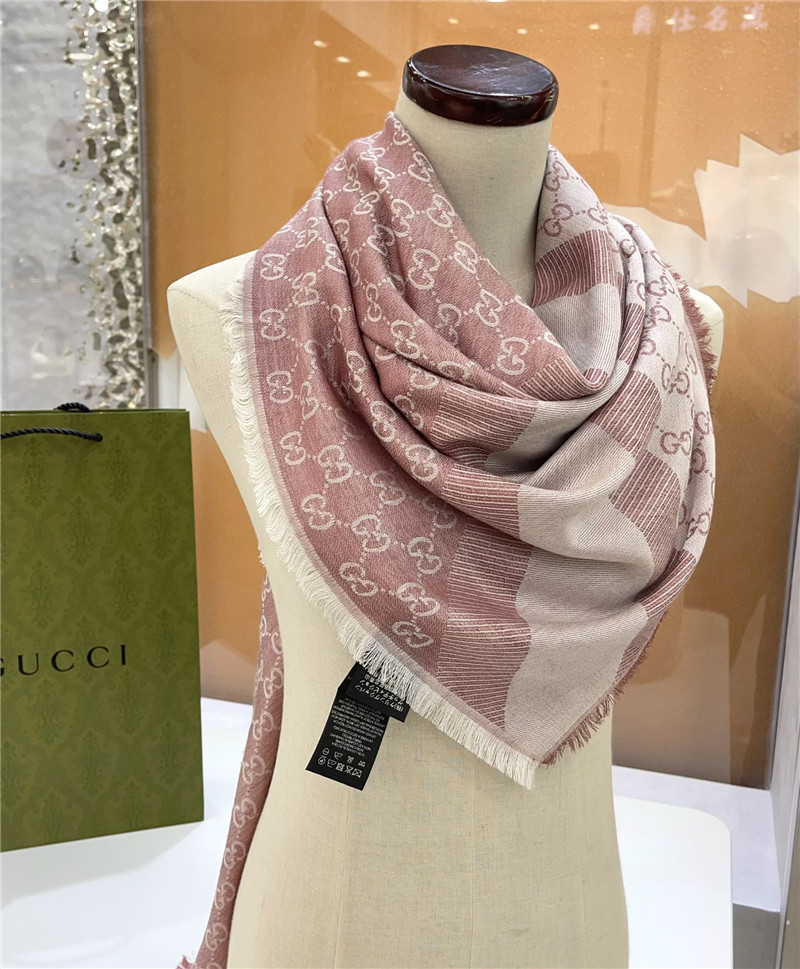 Gvc*1 letter jacquard two-tone shawl