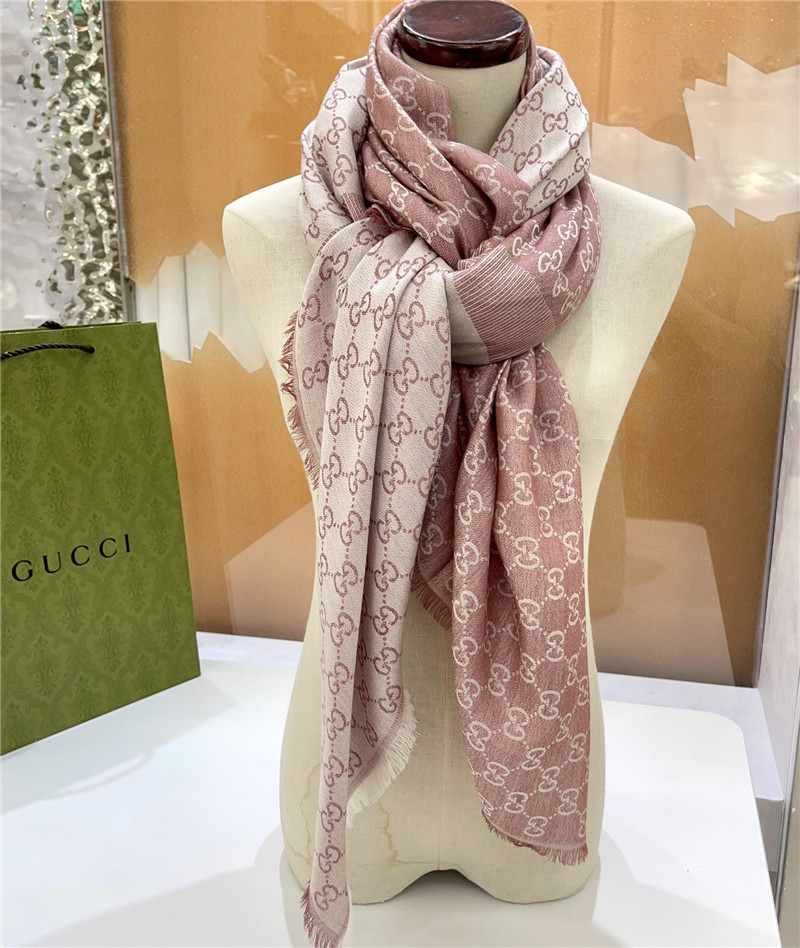 Gvc*1 letter jacquard two-tone shawl