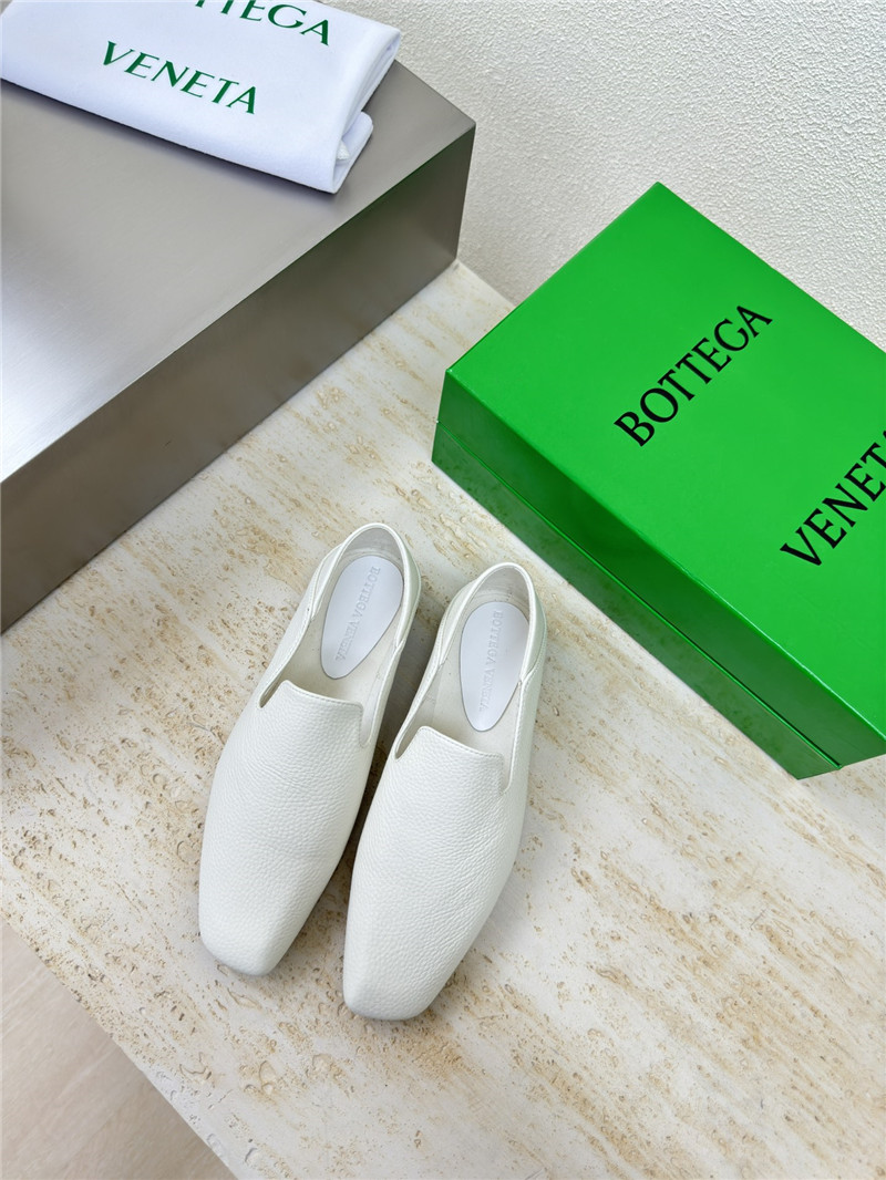 b0tt*ga Ven*ta white silky leather adamo slippers