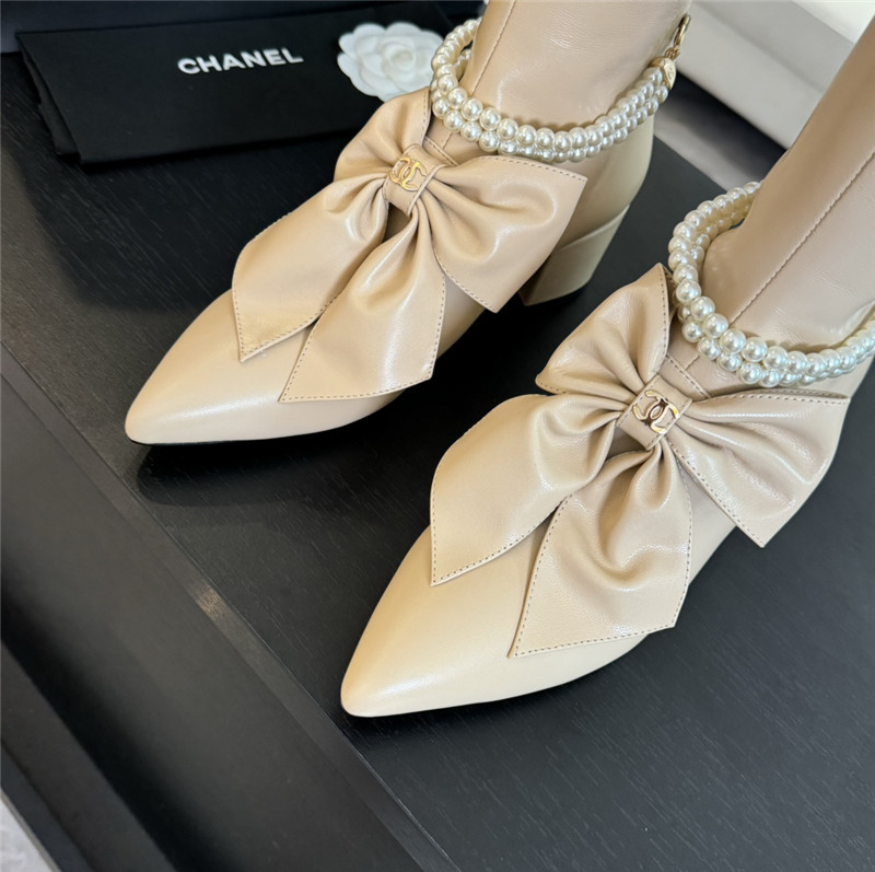 Ch**el pearl chain pointed beige high boot