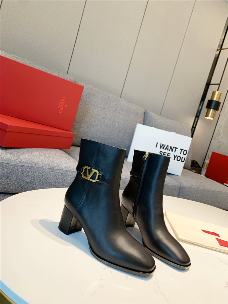 Va1e*ntin0 garavani vlogo ankle boots in leather