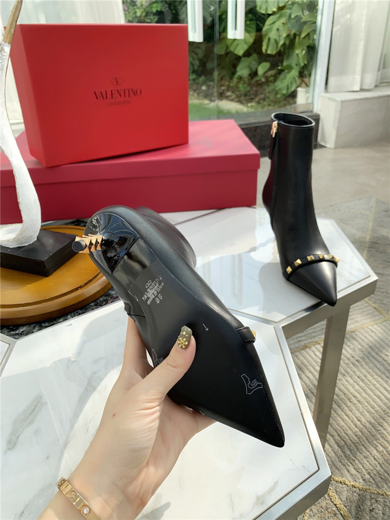 Va1e*ntin0 garavani rockstud leather ankle boots