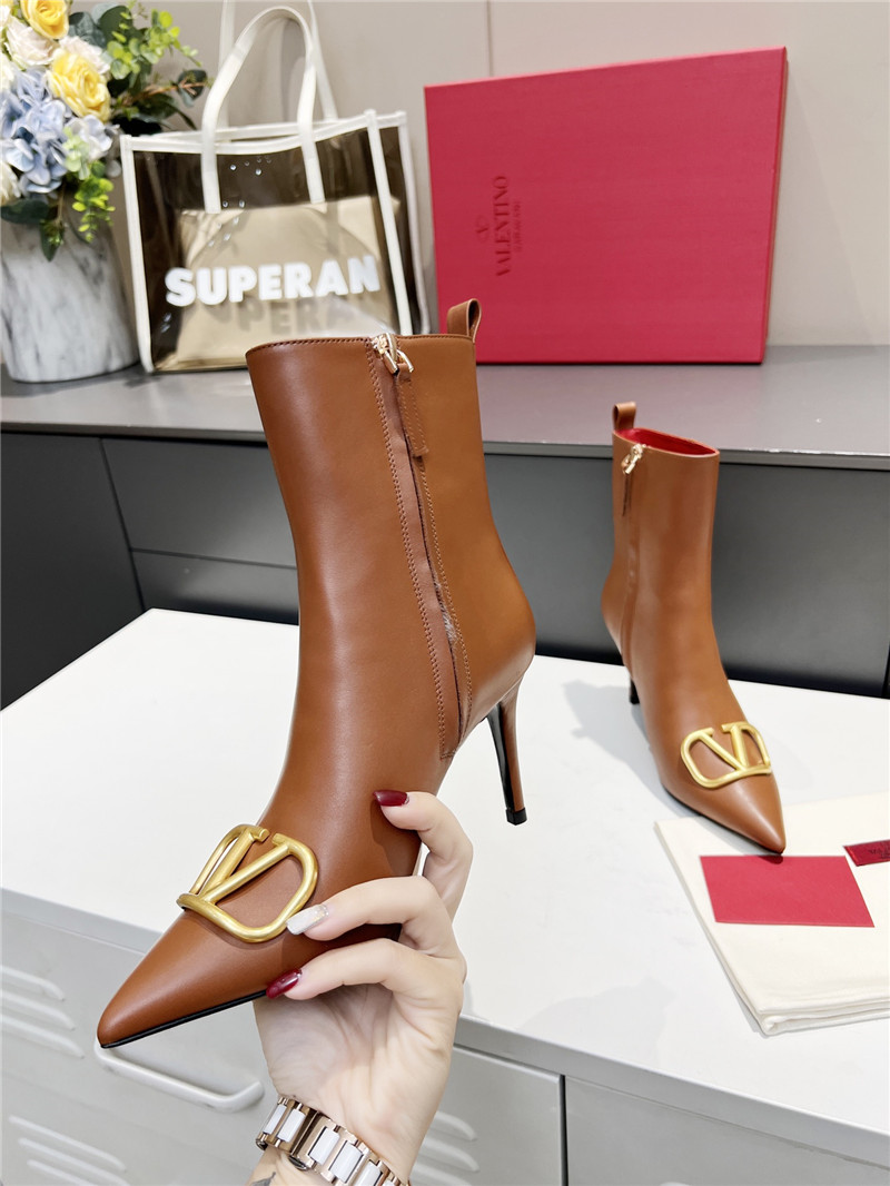 Va1e*ntin0 garavani vlogo leather ankle boots