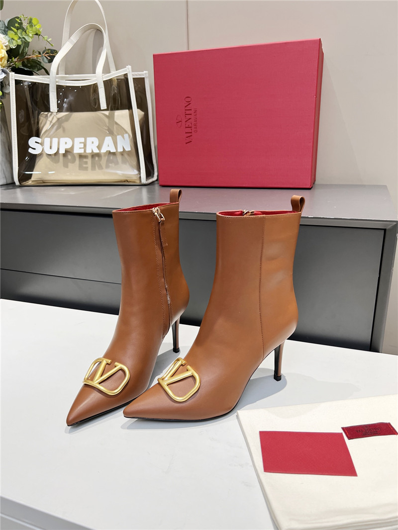 Va1e*ntin0 garavani vlogo leather ankle boots