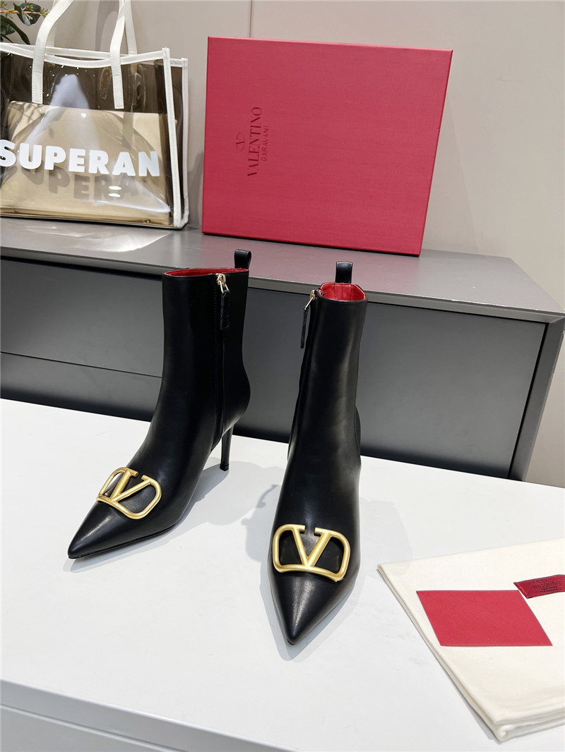 Va1e*ntin0 garavani tan go brown calfskin ankle boots