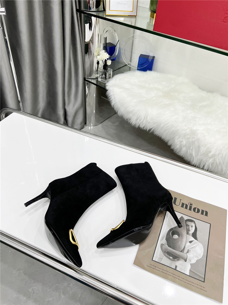 Va1e*ntin0 garavani vlogo suede ankle boots